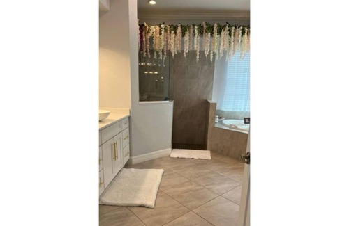 River Hall House | peaceful, elegant 4/3 bedroom, bathroom home.