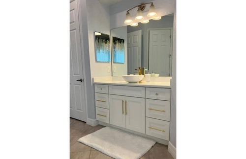 River Hall House | peaceful, elegant 4/3 bedroom, bathroom home.