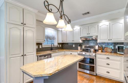 Fairhope House | Peaceful Fairhope Cottage with Covered Patio!