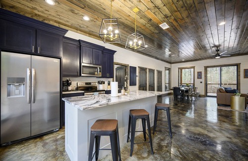 Pickens Cabin | Peaceful Family Retreat with Fido!
