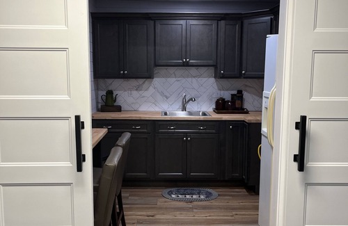 Blackford Apartment | Peaceful farmhouse basement apartment
