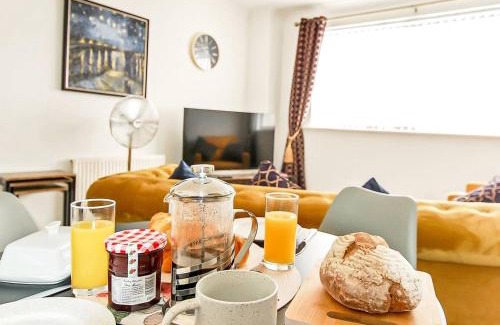 Horsham Apartment | Peaceful first floor apartment close to town centre