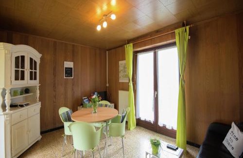 Froidchapelle House | Peaceful Garden Hideaway, cleaning included
