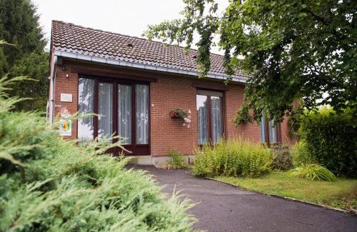 Froidchapelle House | Peaceful Garden Hideaway, cleaning included