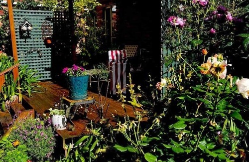 Gardners Bay Apartment | Peaceful garden setting + Private deck