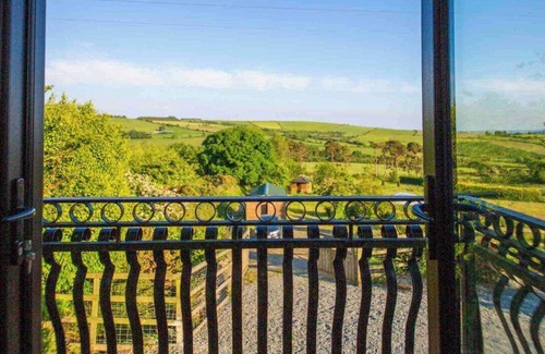 Wingfield Apartment | Peaceful Garden Studio near Gorey Sleeps 4 Parking