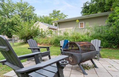 Omaha House | Peaceful Gem HotTub Fenced Yard & Near Downtown