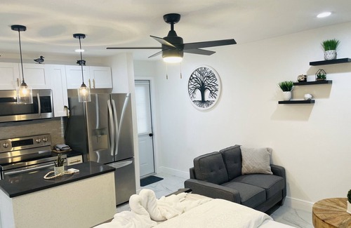 Bearss Plaza Apartment | PEACEFUL GETAWAY STUDIO