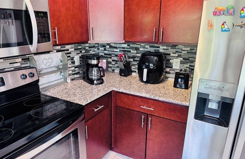 Brandon House | Peaceful Getaway With Fenced Private Backyard, 15 Miles From Downtown Tampa