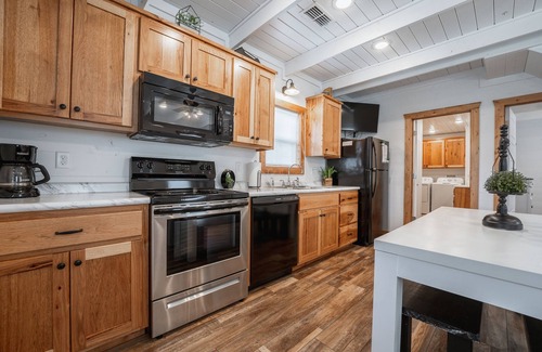Edgemont Cottage | Peaceful Greers Ferry Getaway Cottage w/Fire Pit