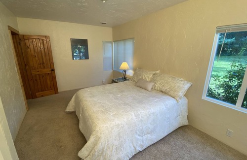 Rimrock House | Peaceful half acre rimview retreat.