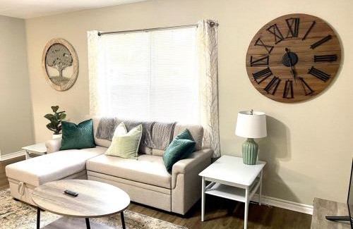 Nederland House | Peaceful Haven 2BR 1BA in Quiet Neighborhood