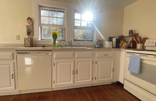 Brewster House | Peaceful Haven, Brewster Walk to The Brewster Store & Breakwater Beach