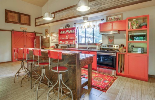 San Antonio Cabin | Peaceful Helotes Cabin: Fire Pit, 9 Mi to Old Town