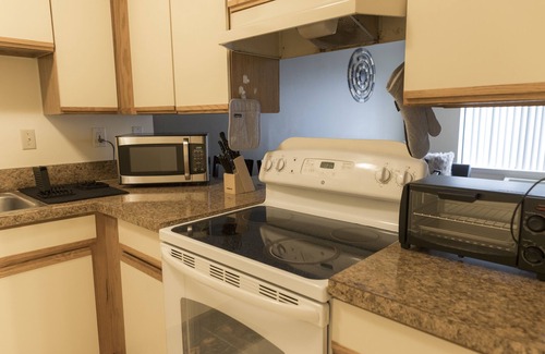 Milford Apartment | Peaceful Hidden Gem Near The Beach Ideal For Longer Stays