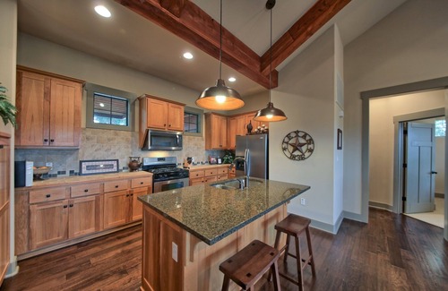 Leander House | Peaceful Hill Country Cottage in The Hollows Resort
