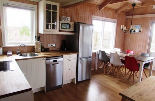 Rangarþing ytra Cottage | Peaceful in the heart of the south with a hot tub, sauna and wifi