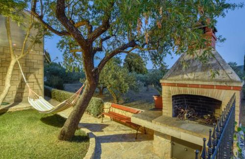 Dol House | Peaceful Island Haven with Pool, BBQ & Games Area