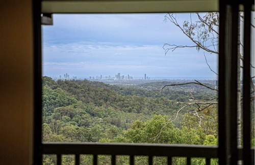 Mudgeeraba Cabin | Peaceful Kookaburra cabin in Mudgerabah, fire pit