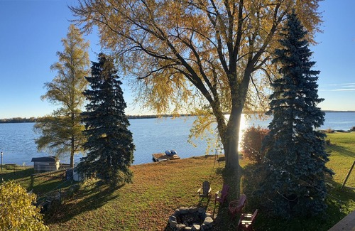 Kawartha Lakes Cottage | Peaceful lake front getaway