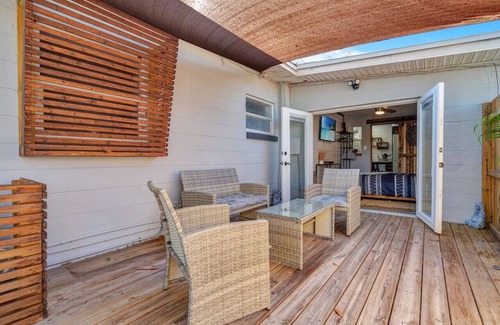 Conway House | Peaceful Lake view + 10min to dwtn + near parks