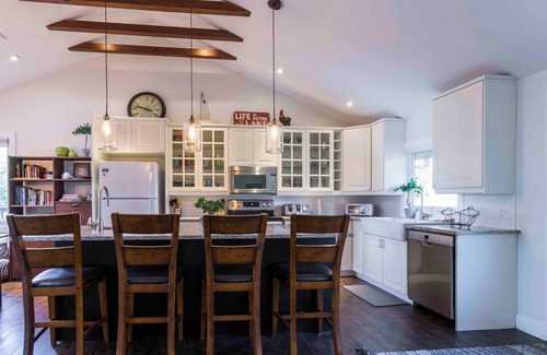Ameliasburgh Cottage | Peaceful Lakefront House in the Heart of Prince Edward County