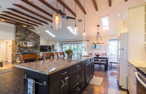 Ameliasburgh Cottage | Peaceful Lakefront House in the Heart of Prince Edward County