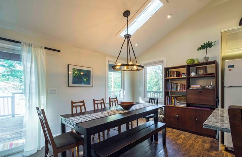 Ameliasburgh Cottage | Peaceful Lakefront House in the Heart of Prince Edward County