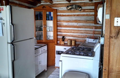 Cheboygan Cabin | Peaceful Lakefront Getaway 2 B/1 BA