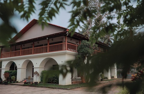 Kozhikode House | Peaceful Lakeside Retreat – Private 2 Bedroom Pool Villa