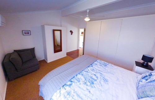 South Carnarvon House | Peaceful location close to the Ocean. Short walk to restaurants, shops, bars
