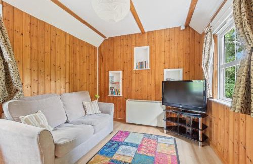 New Forest District House | Peaceful lodge in New Forest with garden