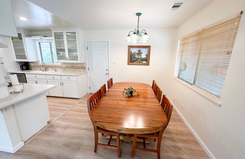 Central Davis House | Peaceful Near Campus Home