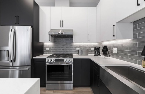 Lower West Side Apartment | Peaceful New 3bed/3bath Modern Apt w/Balcony