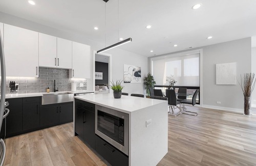 Lower West Side Apartment | Peaceful New 3bed/3bath Modern Apt w/Balcony