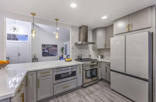 Paradise House | Peaceful Oasis Near Strip & Airport Pool Spa
