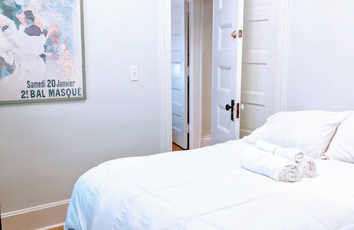 Ecco Apartment | Peaceful Oasis, Walking Distance to Minneapolis Lakes