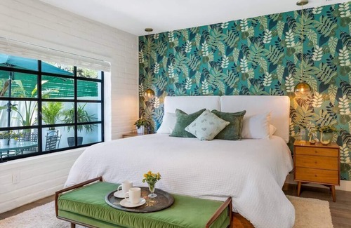 West University Apartment | Peaceful one bedroom king suite w/full kitchen