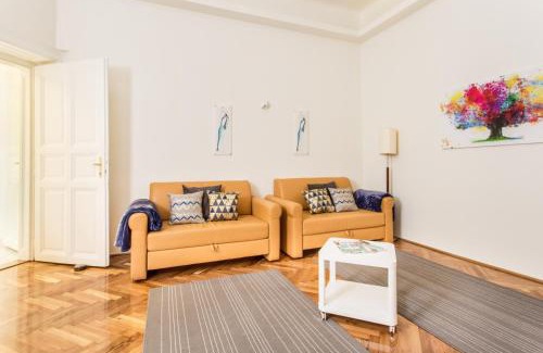 Terezvaros Apartment | Peaceful Palace Apartment