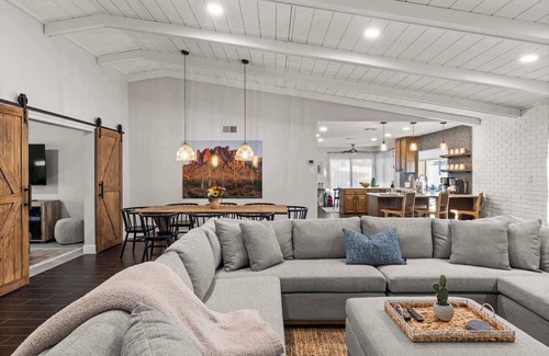 Mesa House | Peaceful Palm: Farmhouse Chic w/Pool & Games!