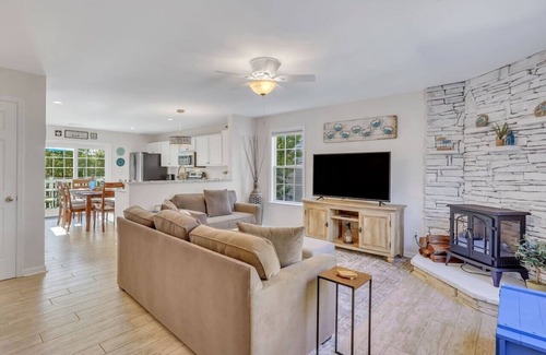 Tybee Island House | Peaceful Palms/Stylish/Tranquil 2 BD/2.5 BA Townhome