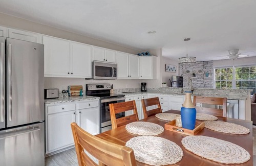 Tybee Island House | Peaceful Palms/Stylish/Tranquil 2 BD/2.5 BA Townhome