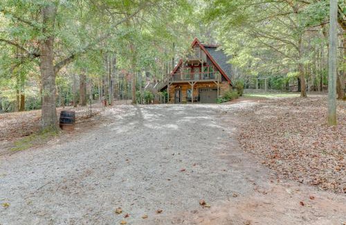 Gainesville House | Peaceful Paradise Cabin Farmhouse with Huge Hot Tub