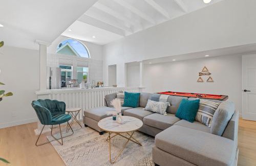 Camelback East House | Peaceful Phoenix Getaway - Central Location, Family-Friendly & Pool Table!
