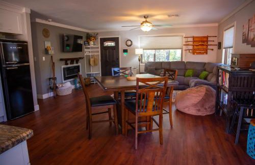 Pine House | Peaceful Pine Place Cabin