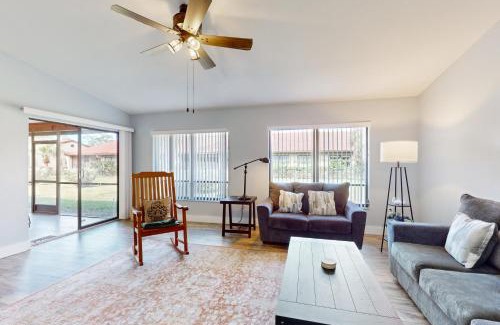 Sarasota Apartment | Peaceful Pinecone