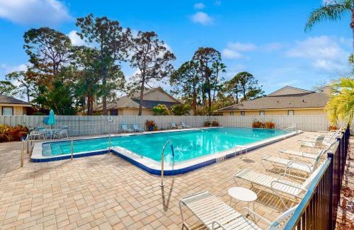 Sarasota Apartment | Peaceful Pinecone