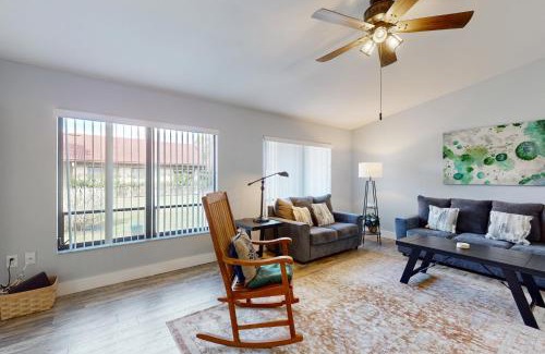 Sarasota Apartment | Peaceful Pinecone