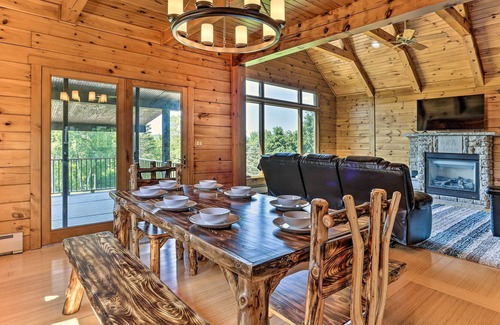 Lake Ariel Cabin | Peaceful Poconos Cabin < 1 Mi to Lake Henry!