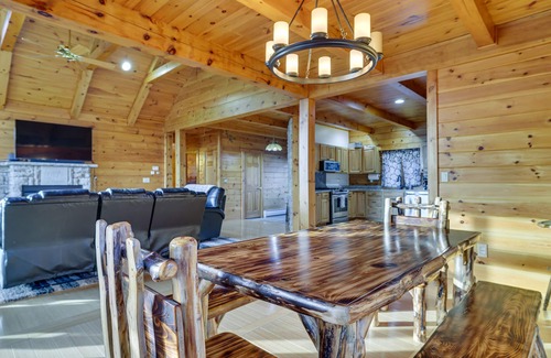 Lake Ariel Cabin | Peaceful Poconos Cabin < 1 Mi to Lake Henry!